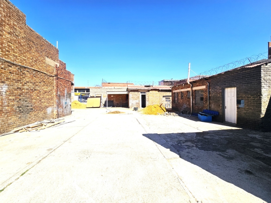 To Let Commercial Property for Rent in Rustenburg Rural North West